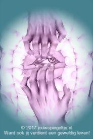 Wat is de kracht van je derde oog chakra, twee handen openen hier het derde oog in een abstracte afbeelding